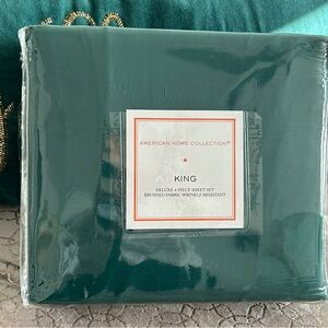 NWOT Emerald Green King Sheet set 💚
